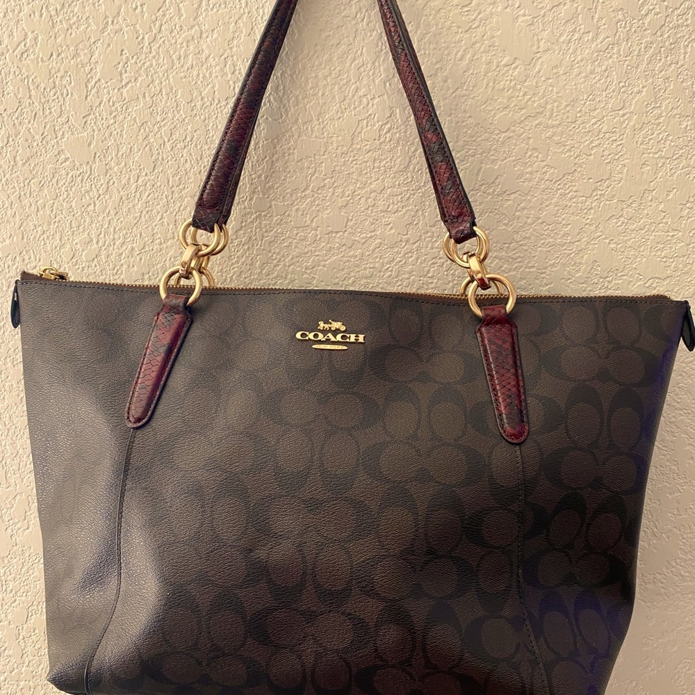 Large coach bag only used once